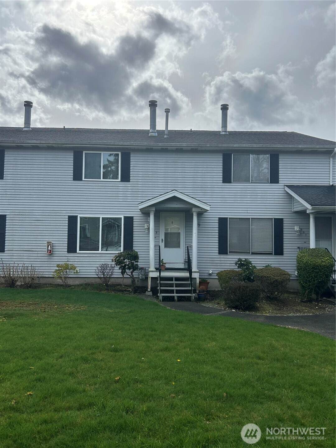 303 325th Lane - Photo 1