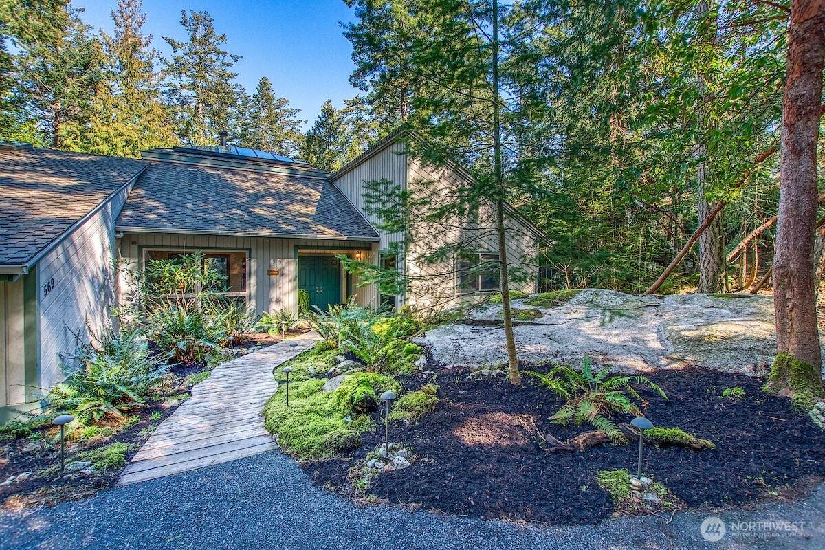 569 Island Drive - Photo 1