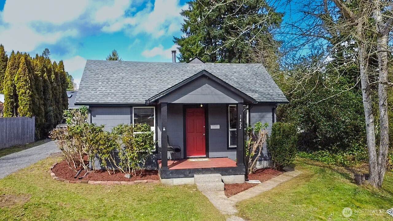 1422 Brawne Avenue - Photo 1