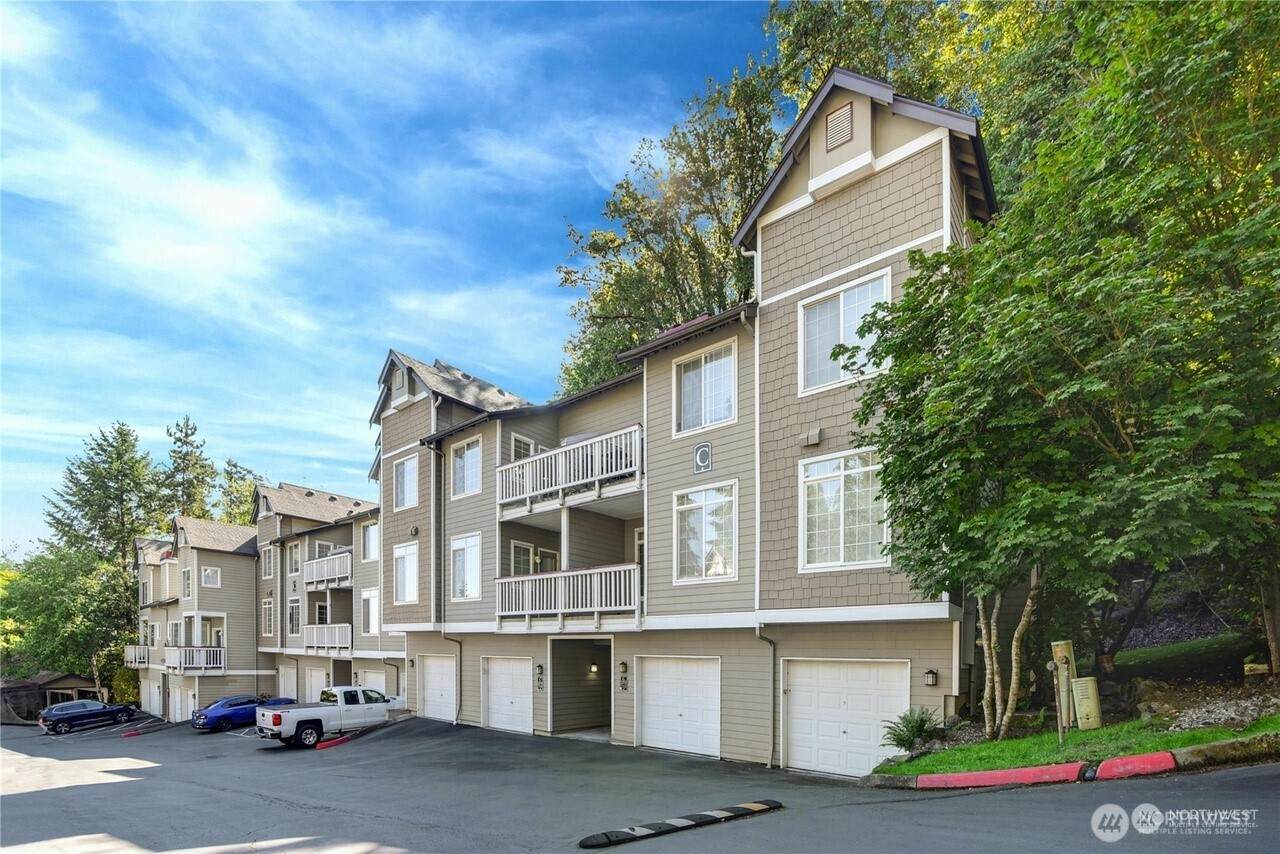 18505 Newport Way - Photo 1