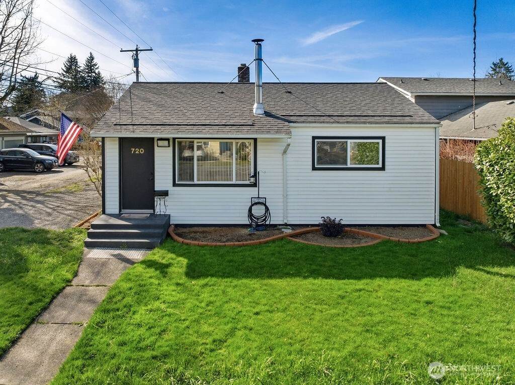 720 9th Street - Photo 1