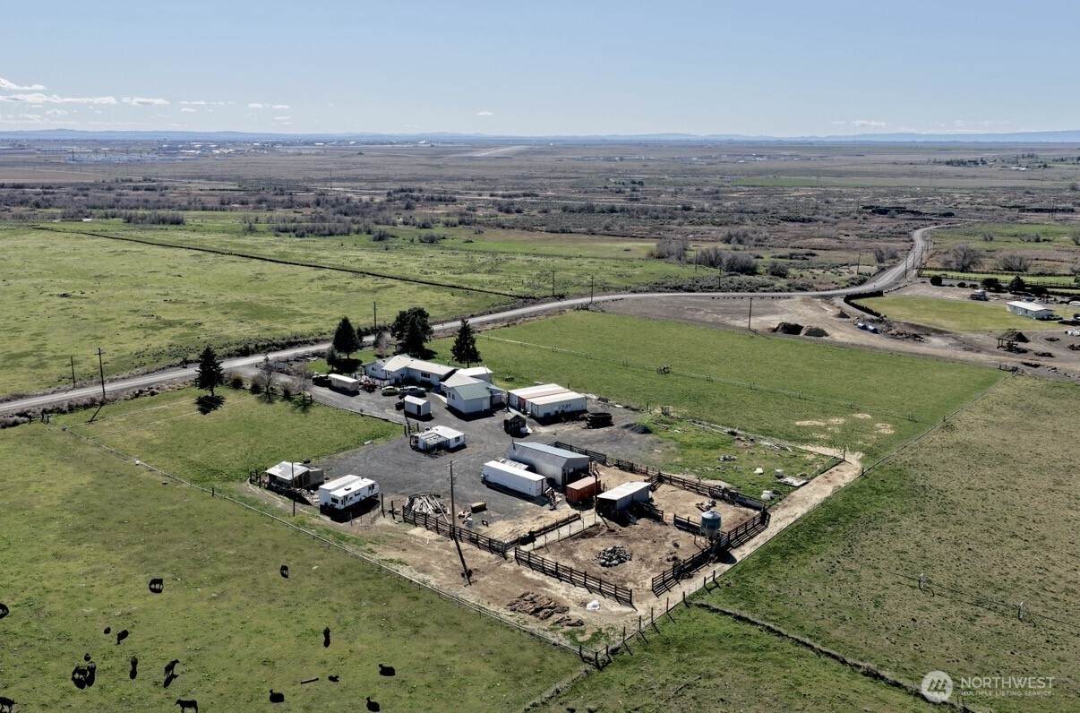 10578 10 Road - Photo 1