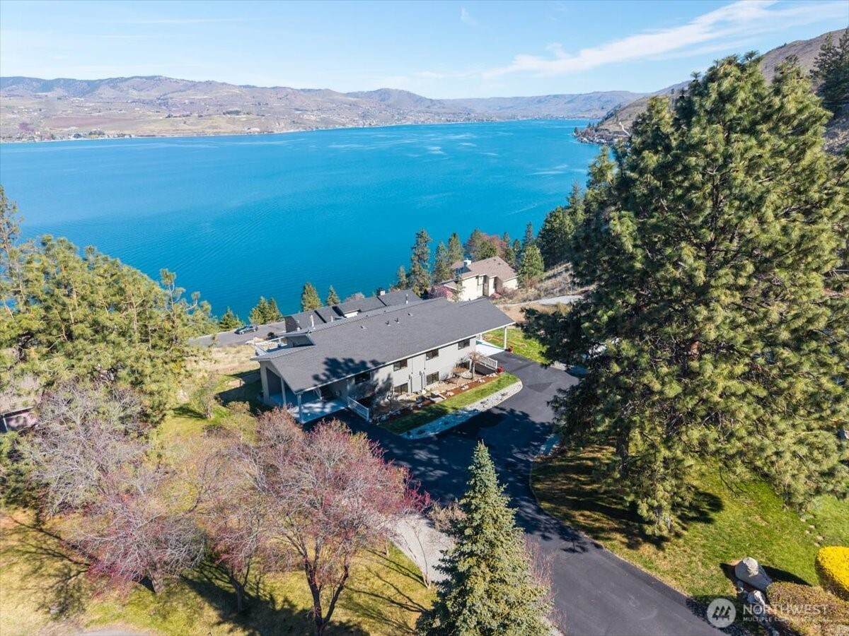 4056 Lakeveiw Place - Photo 1