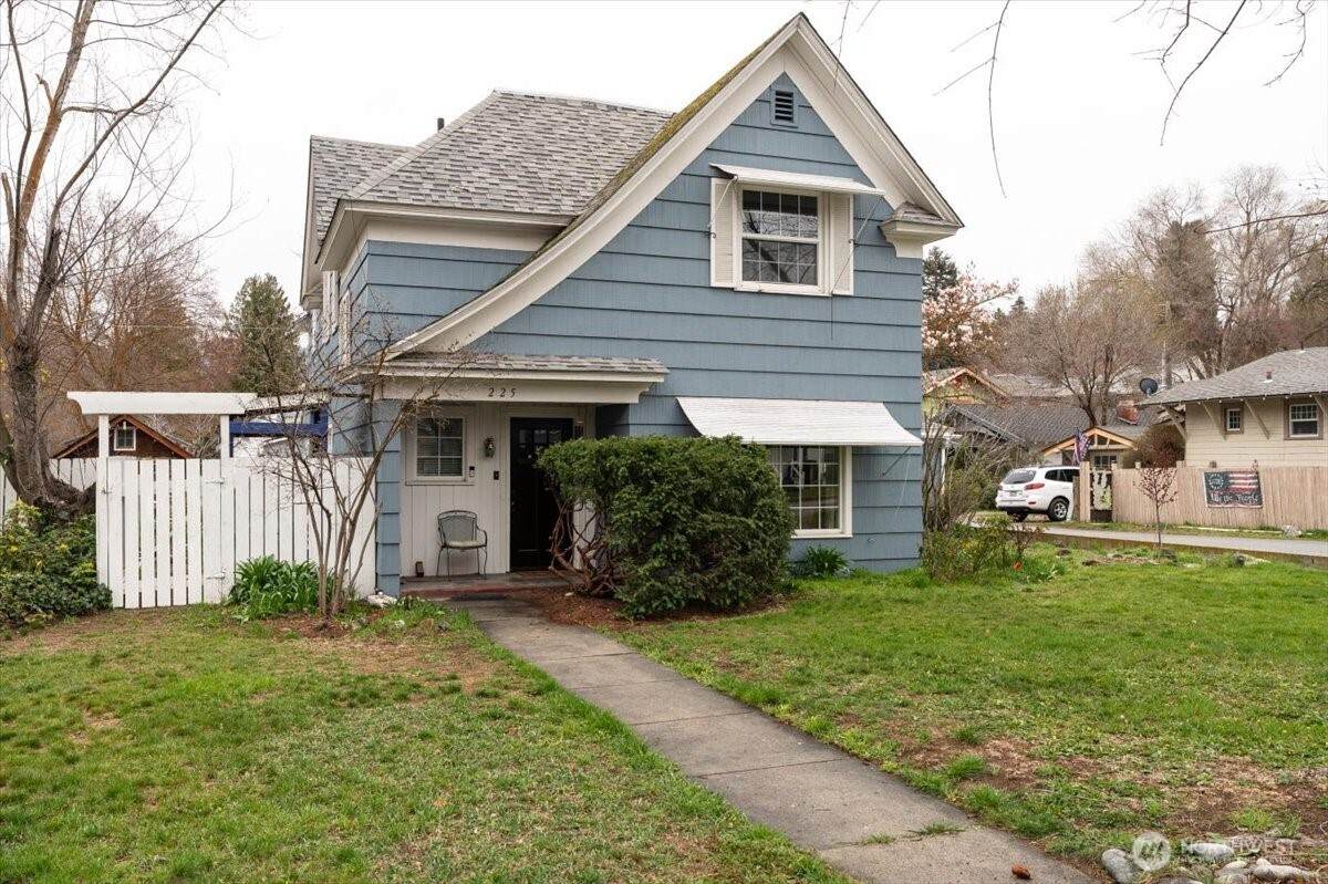 225 Division Street - Photo 1