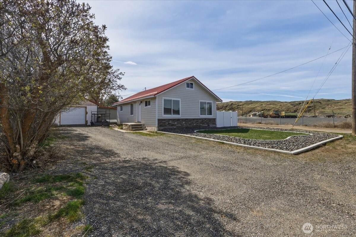 328 Sunny Drive - Photo 1