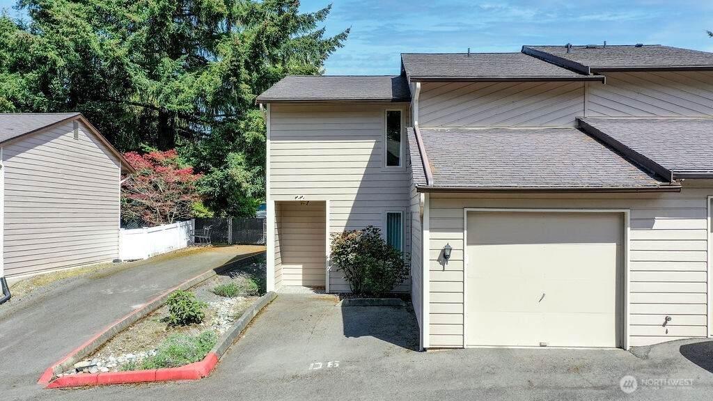1555 Union Avenue - Photo 1