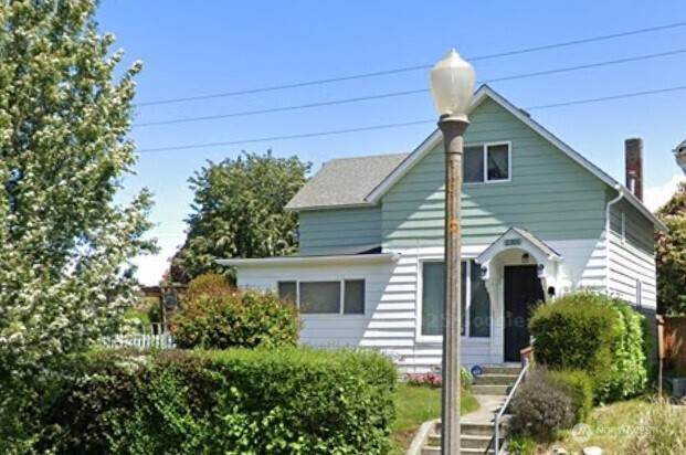 2301 Ainsworth Avenue - Photo 1