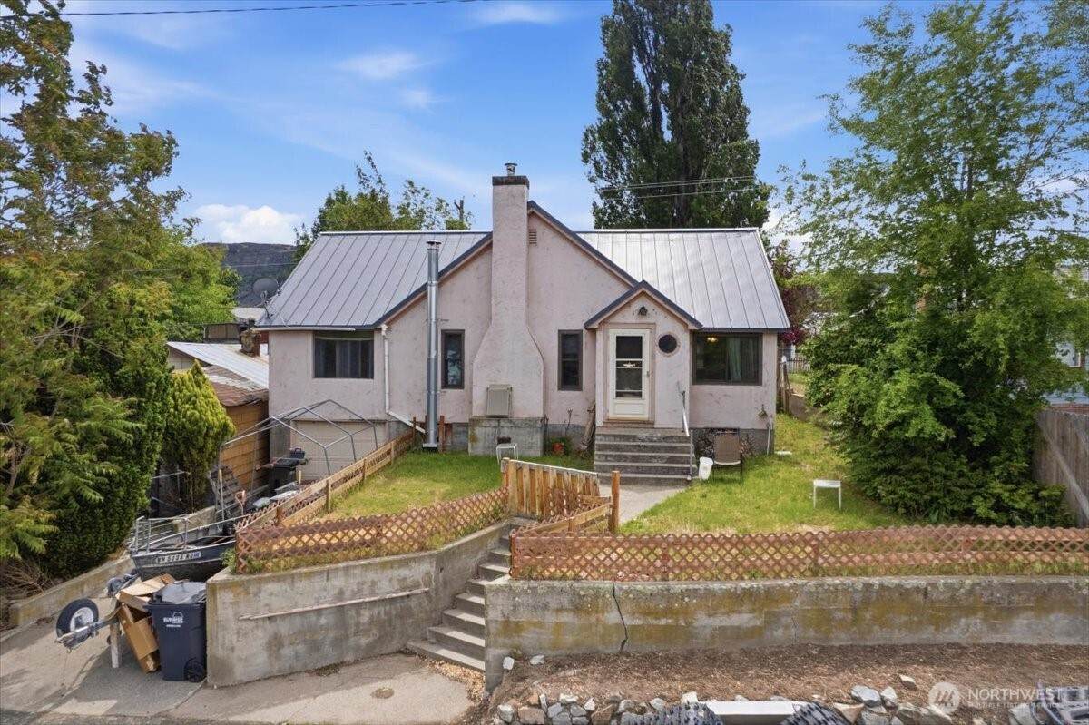 118 Coulee Boulevard - Photo 1