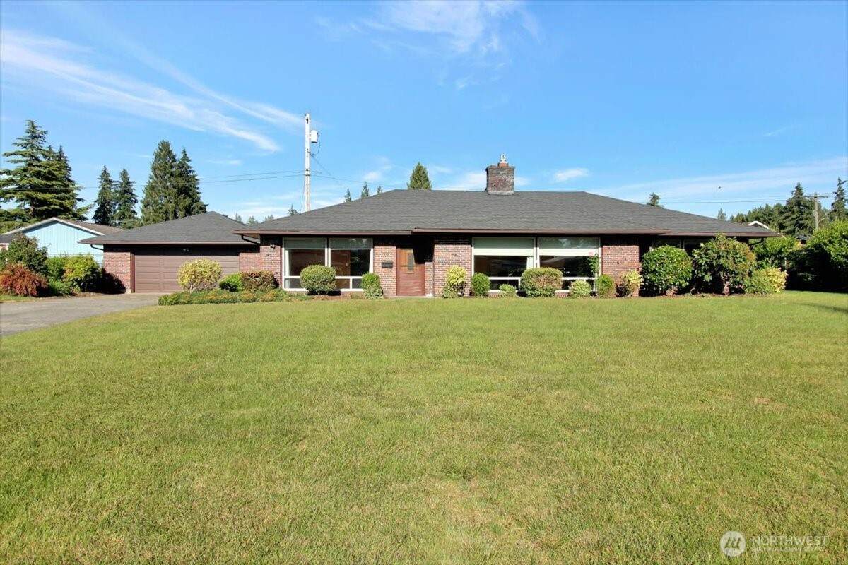 415 Macleod Avenue - Photo 1