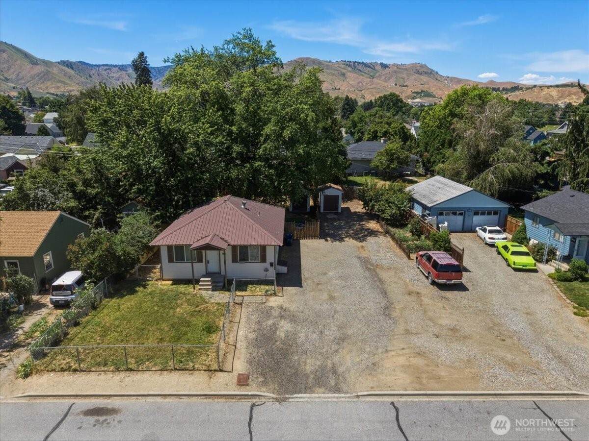 1012 Yale Avenue - Photo 1