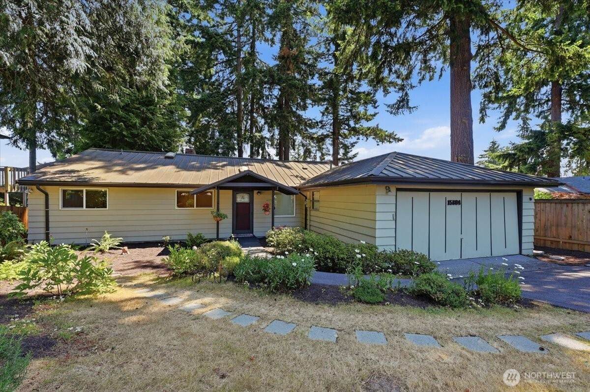 15804 35th Avenue - Photo 1