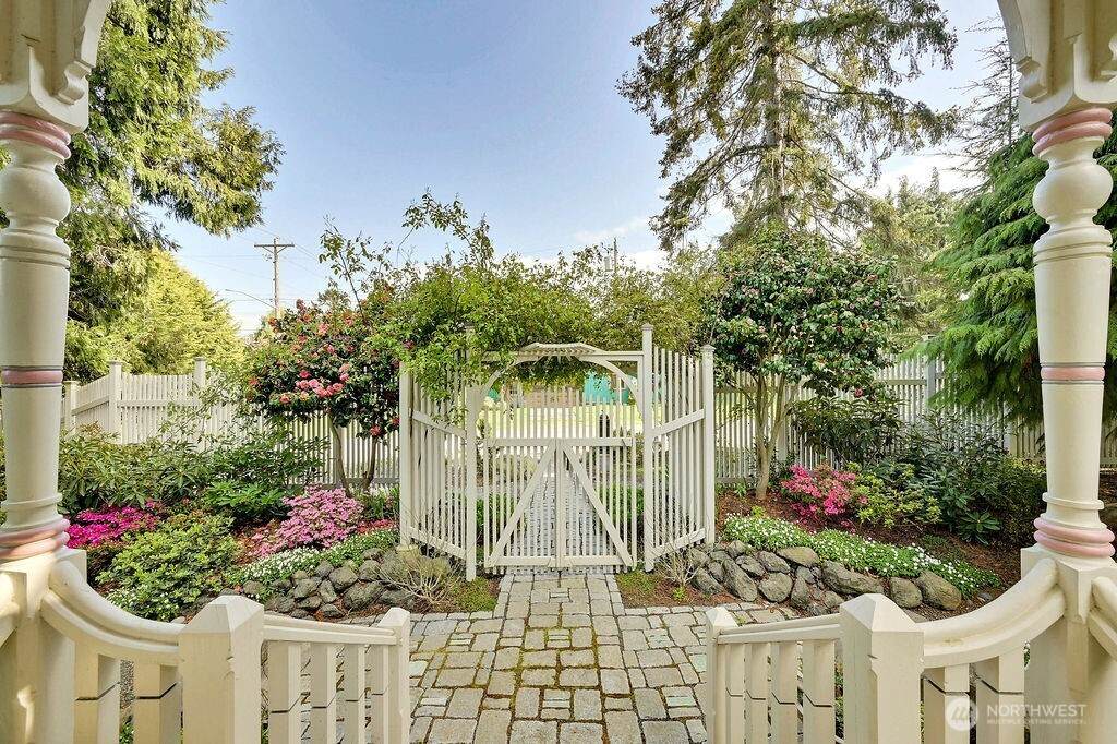 410 Lincoln Street - Photo 1