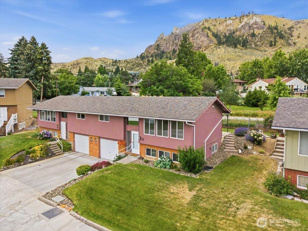 1100 Vista Place - Photo 1