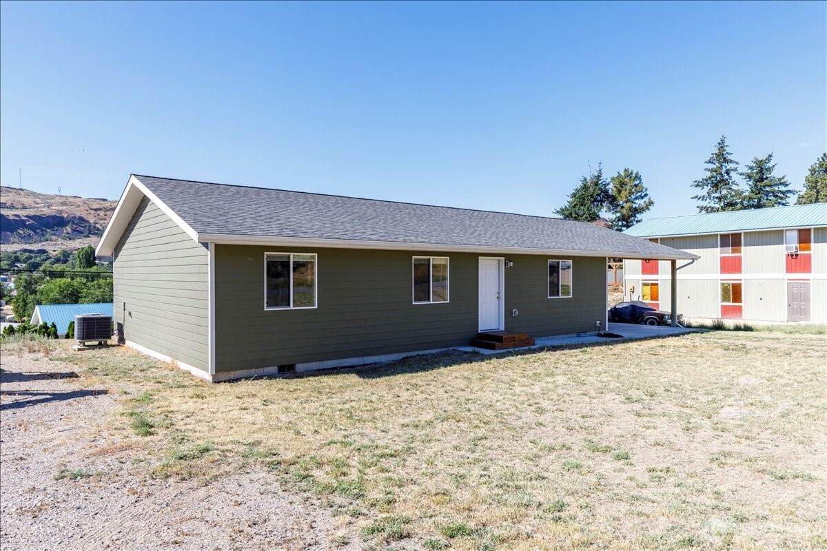 https://bt-photos.global.ssl.fastly.net/nwmls/orig_boomver_1_2551347-1.jpg