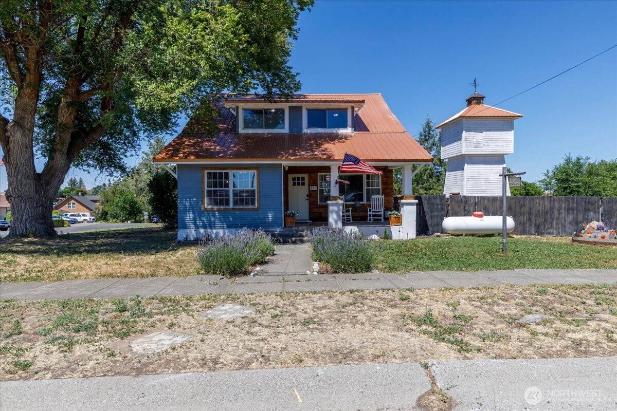 418 Chestnut Street - Photo 1
