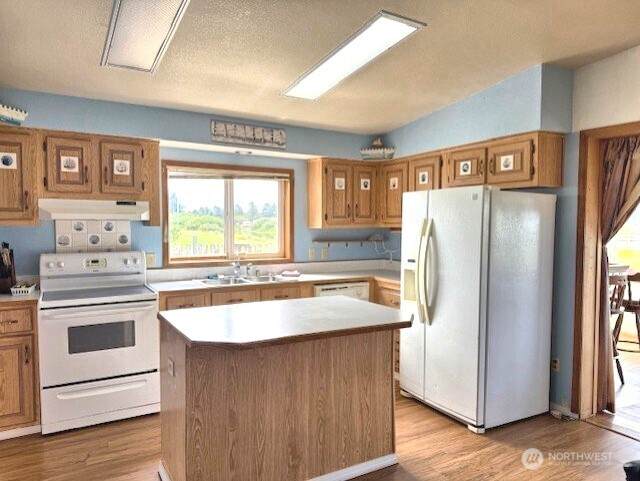 https://bt-photos.global.ssl.fastly.net/nwmls/1280_boomver_1_2558006-1.jpg