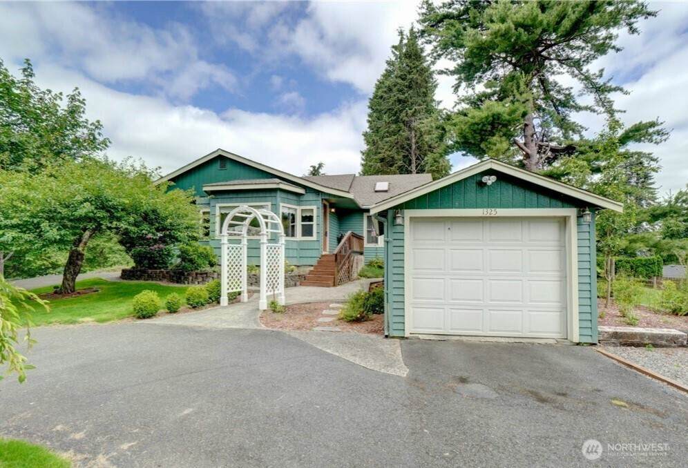 1325 23rd Avenue - Photo 1