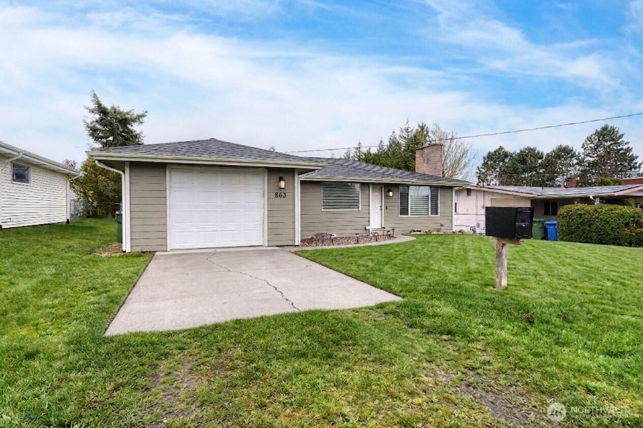 863 6TH Avenue - Photo 1