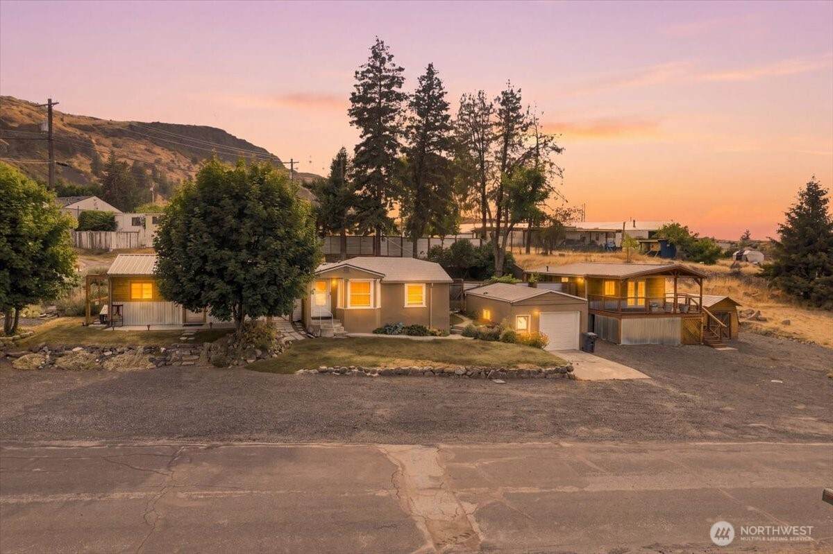 810 Spokane Way - Photo 1