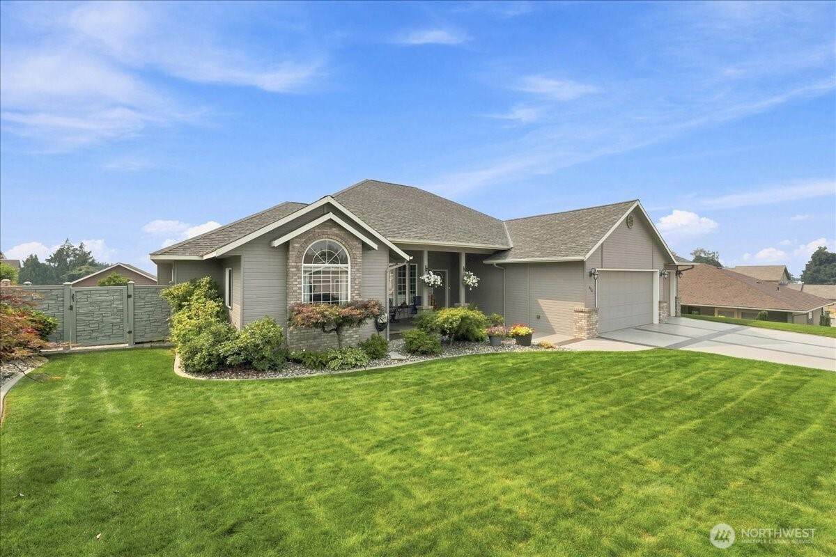 628 Briarwood Drive - Photo 1