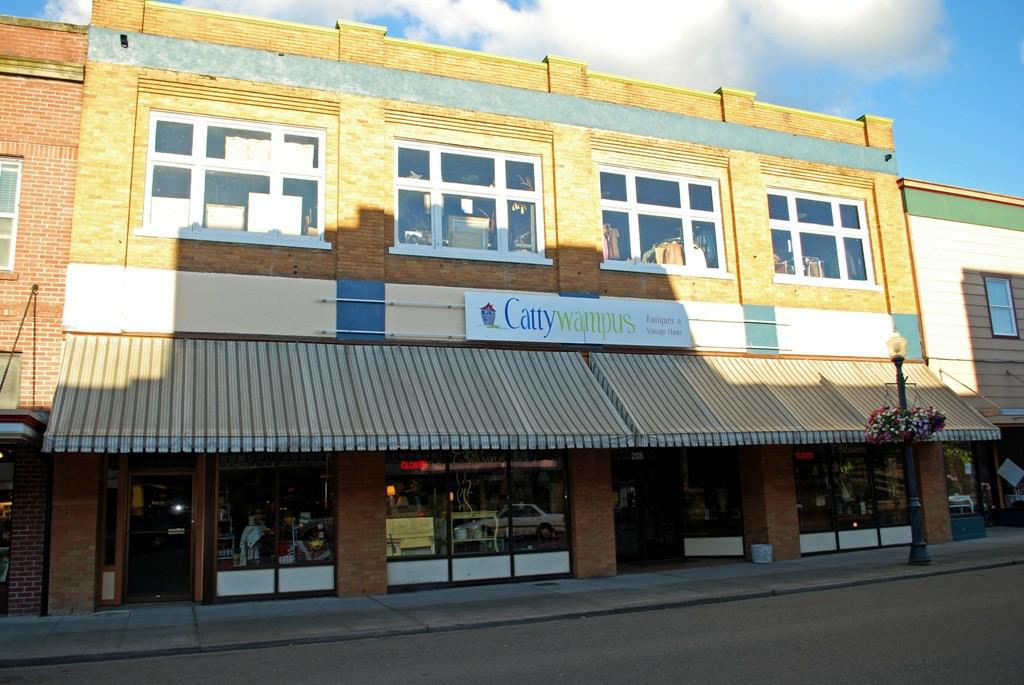 208 Tower Ave - Photo 1