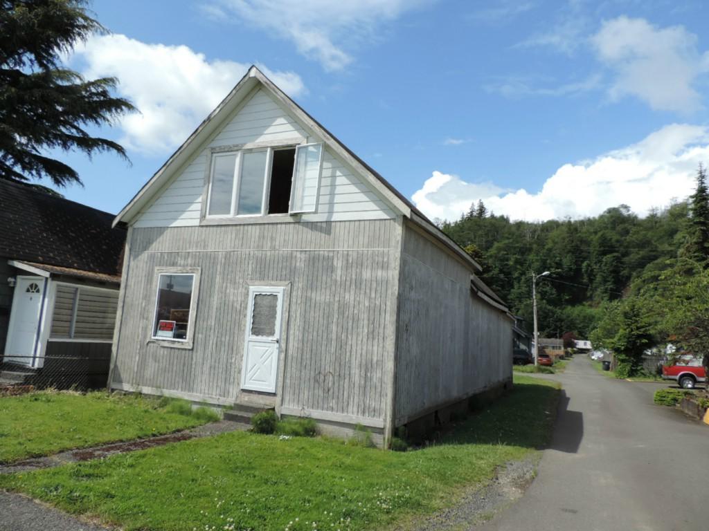 2527 Sumner Ave - Photo 1