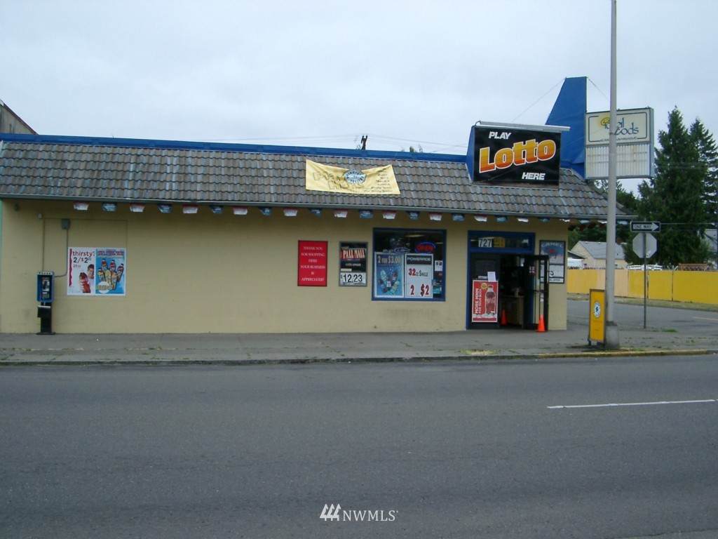 727 Tower Avenue - Photo 1