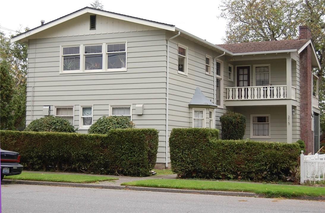 215 10th St - Photo 1