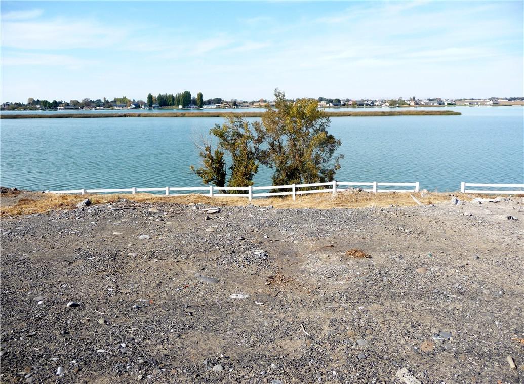 1604 Marina Dr - Photo 1