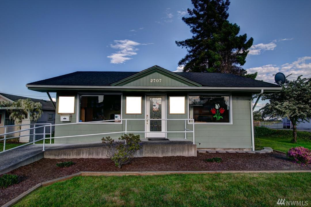 2707 Commercial Ave - Photo 1
