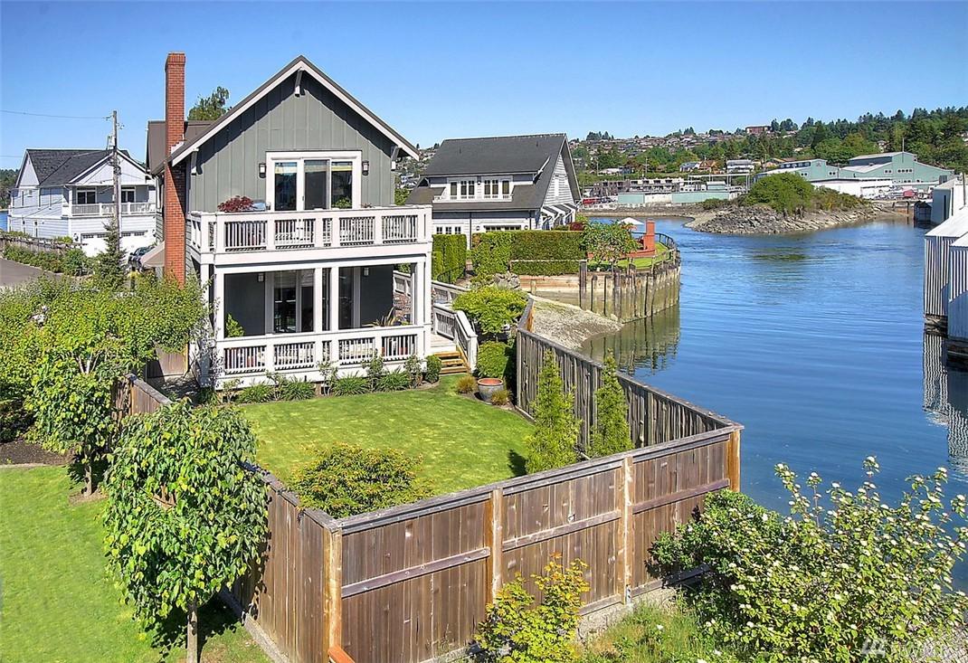 1803 Day Island Blvd - Photo 1