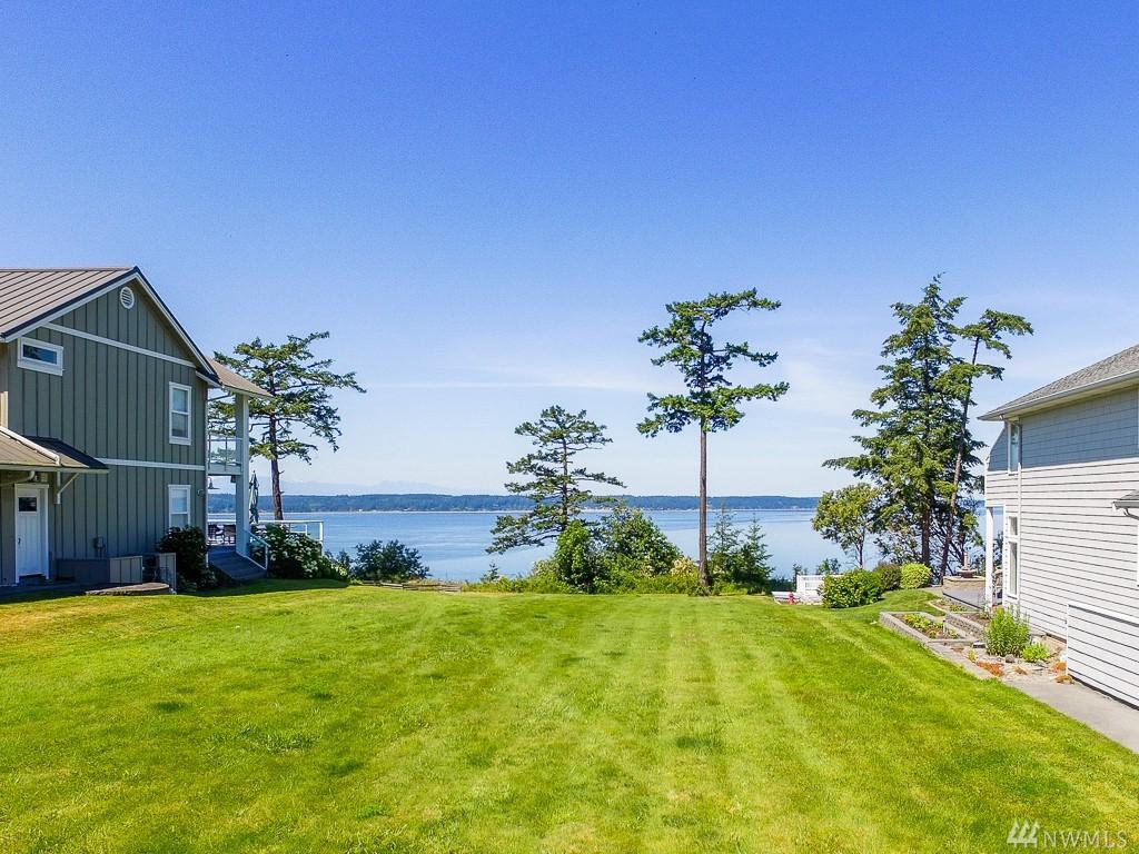 24 Edgewater Dr - Photo 1