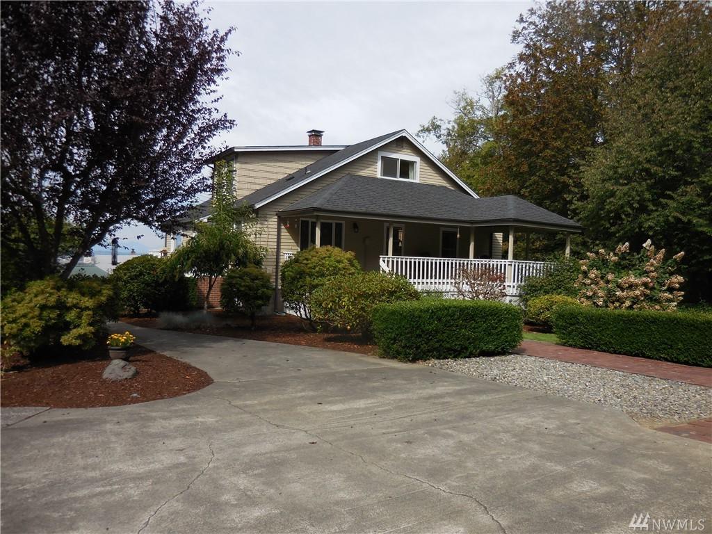 1421 Beach Dr - Photo 1