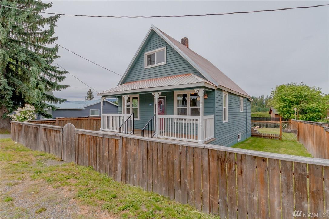 390 3rd St - Photo 1