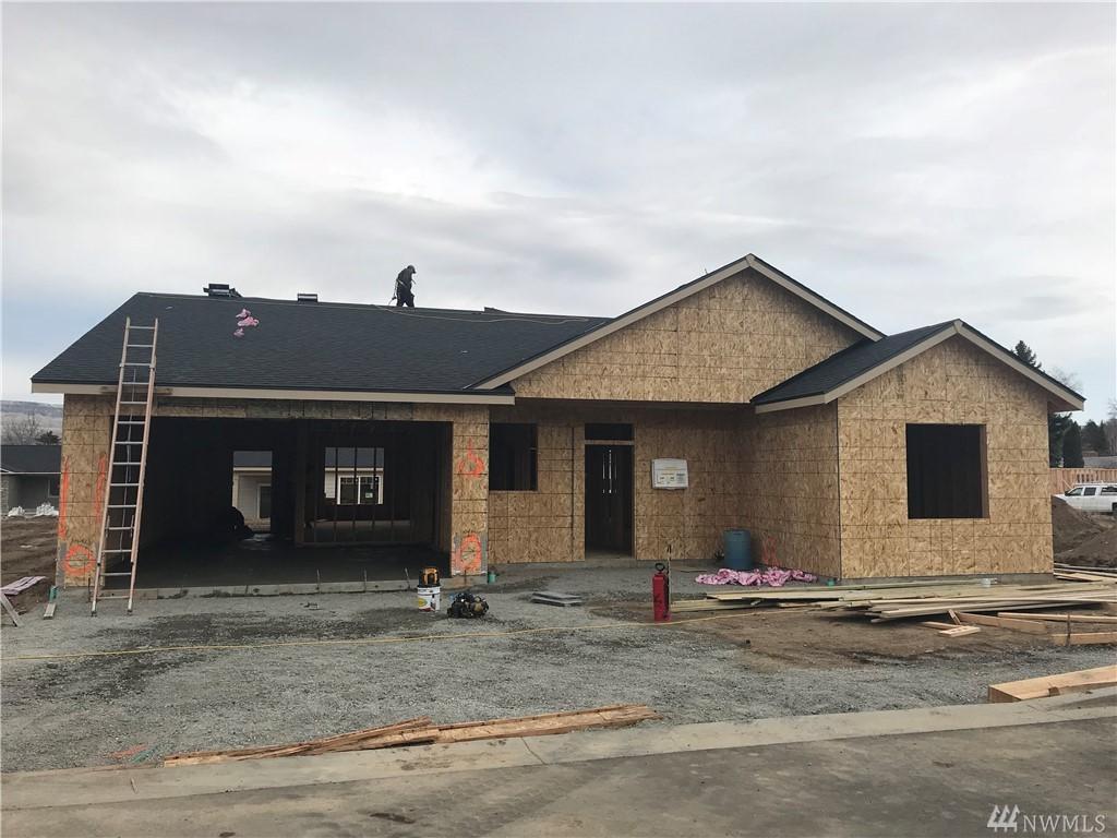180 Pershing Cir - Photo 1