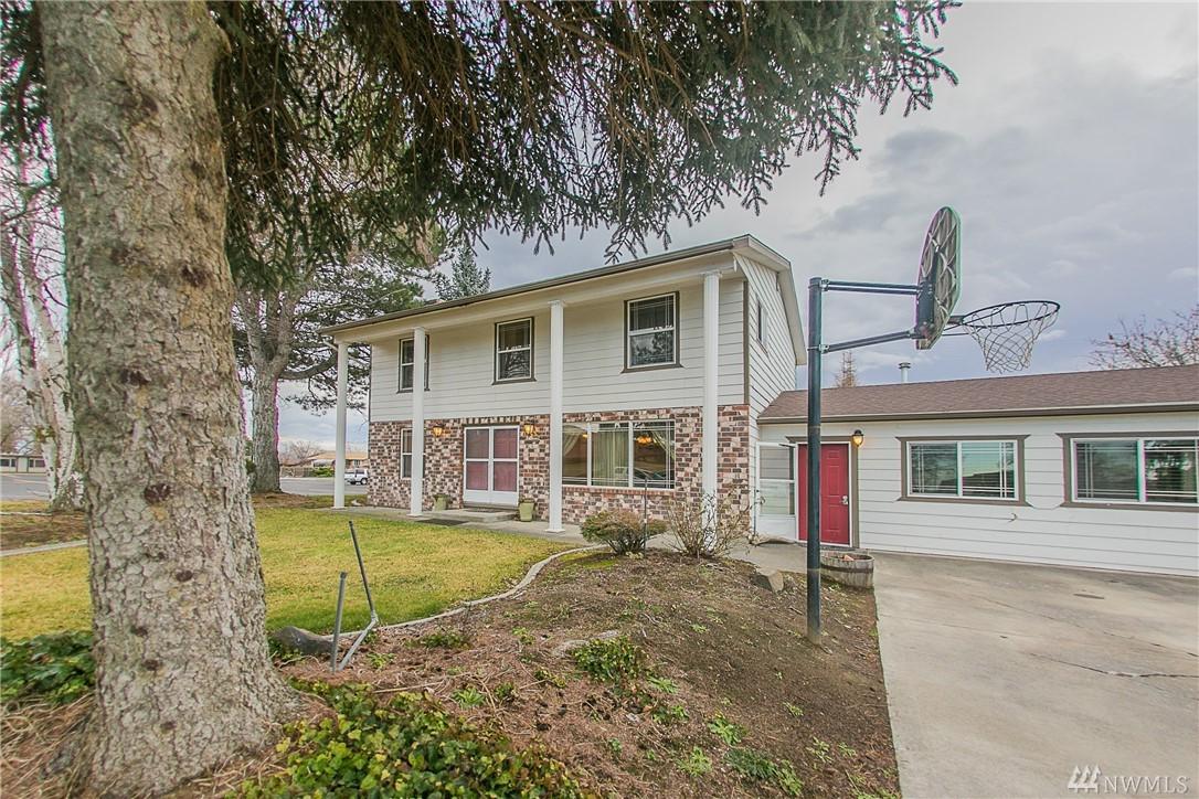1110 Elsinore St - Photo 1