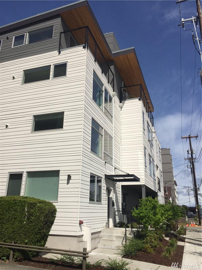 1205 Harbor Ave - Photo 1