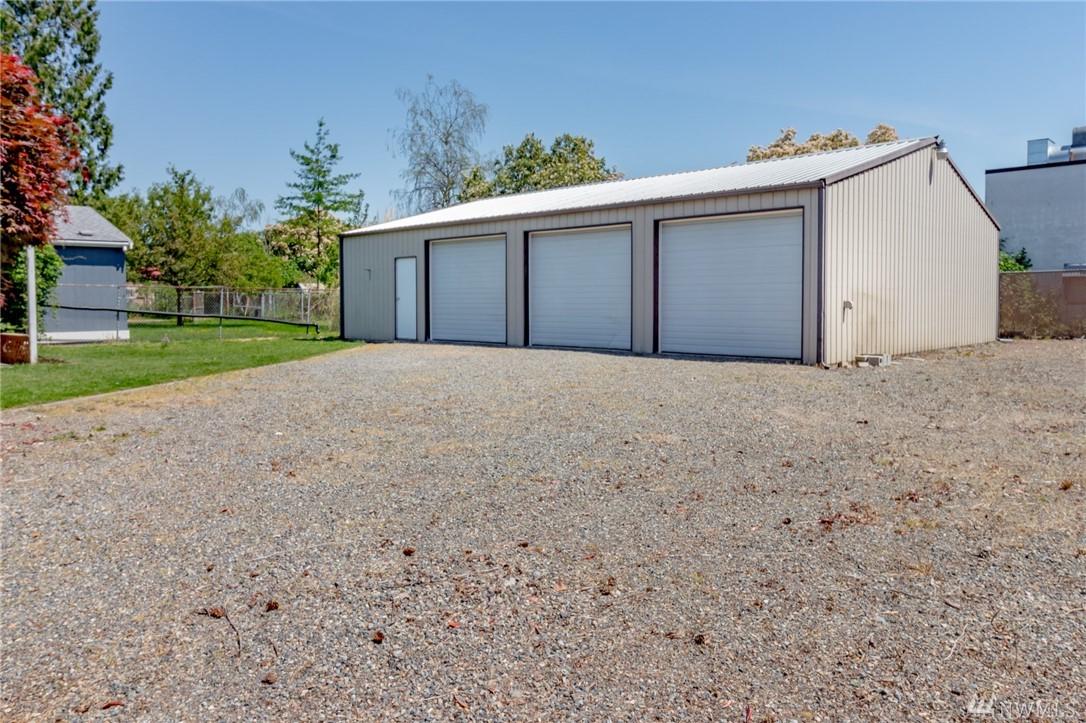 1417 47 Ave - Photo 1