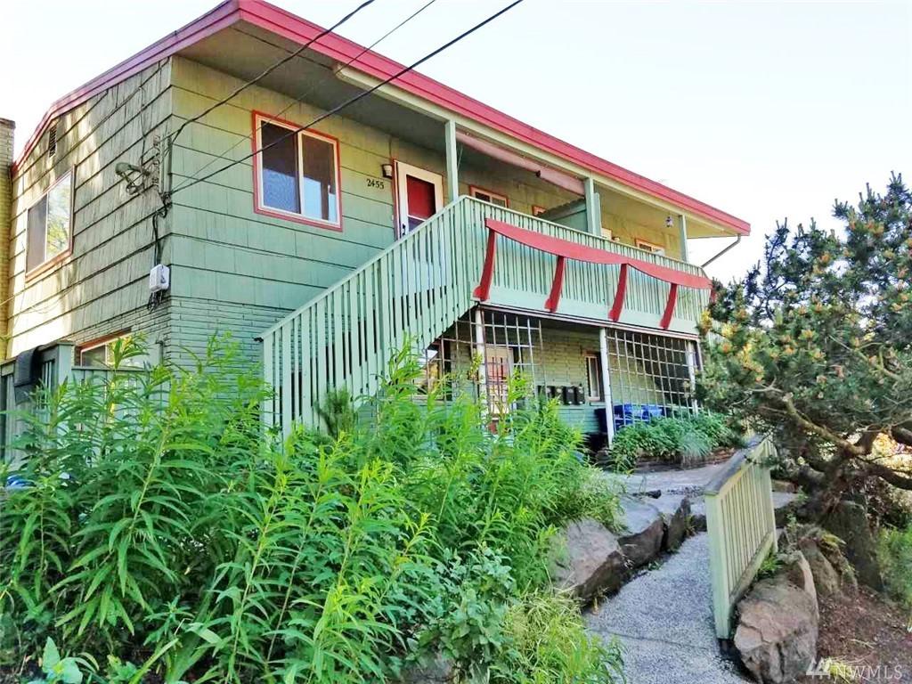 2455 Queen Anne Ave - Photo 1