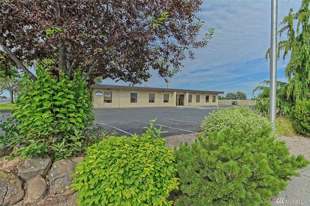 2900 Broadway Ave - Photo 1