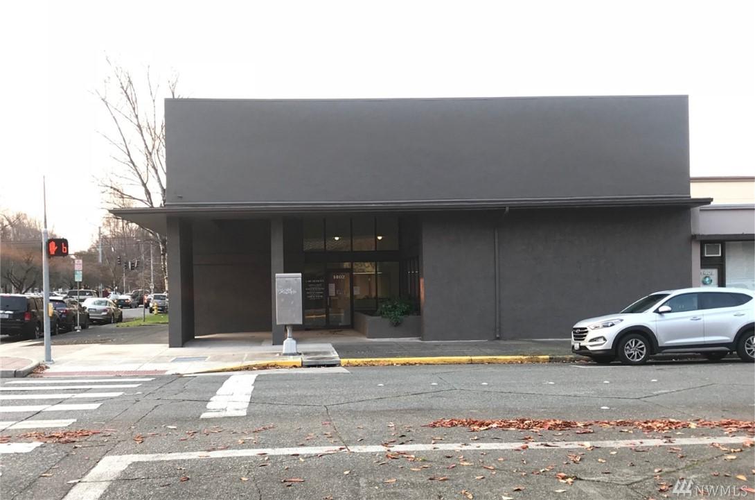 1402 Broadway St - Photo 1