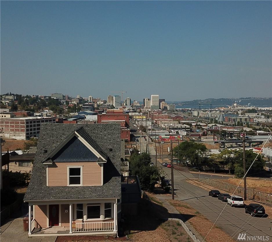 301 29th St - Photo 1