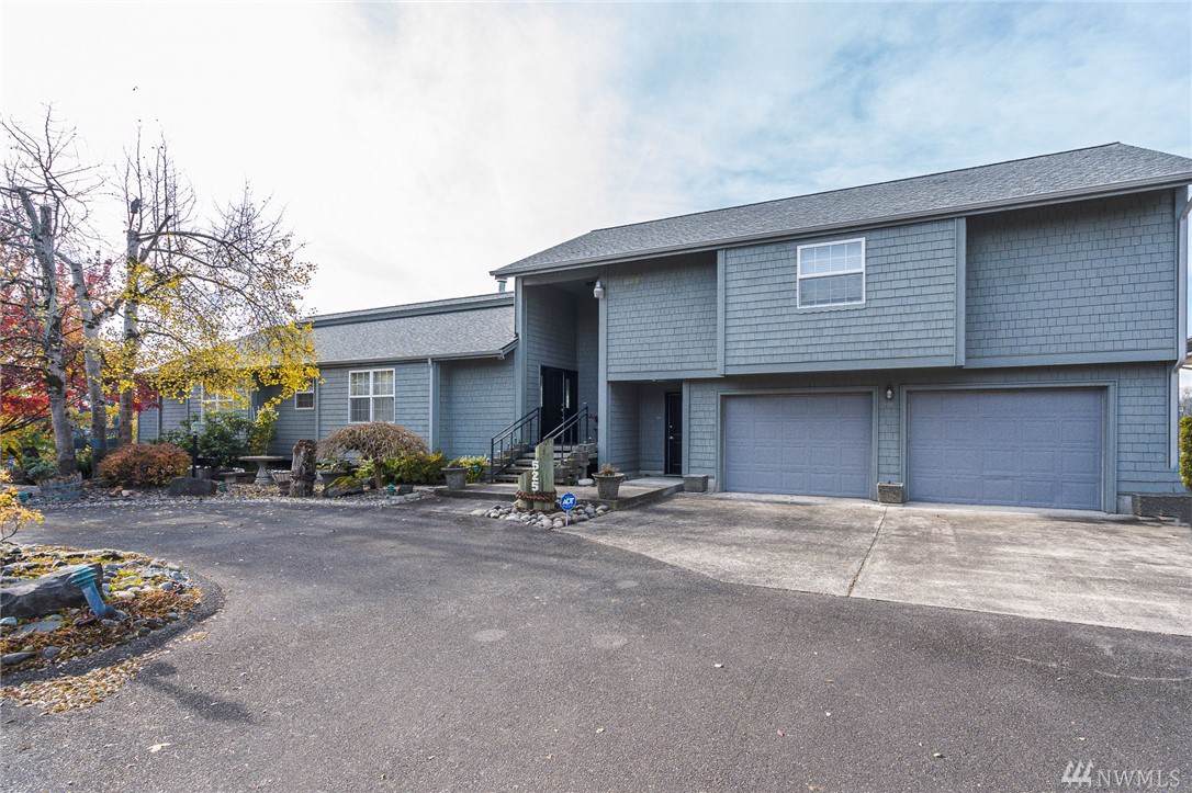 525 Lakeshore Dr - Photo 1