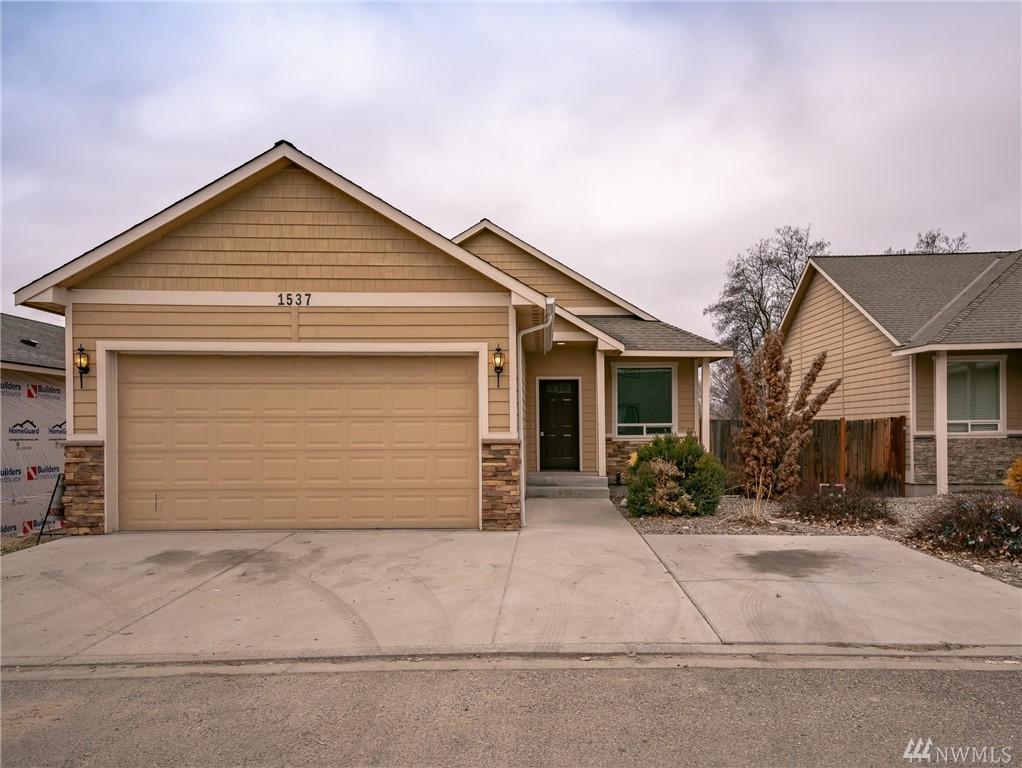 1537 Anne Ave - Photo 1