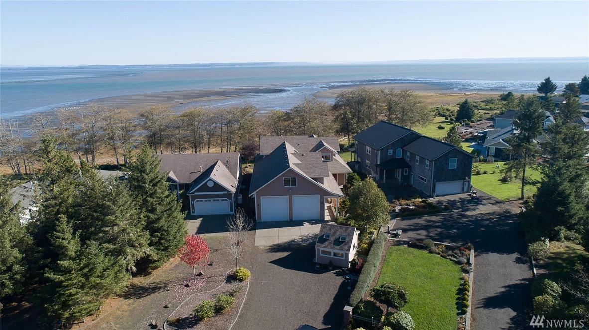 682 Chinook Ave - Photo 1