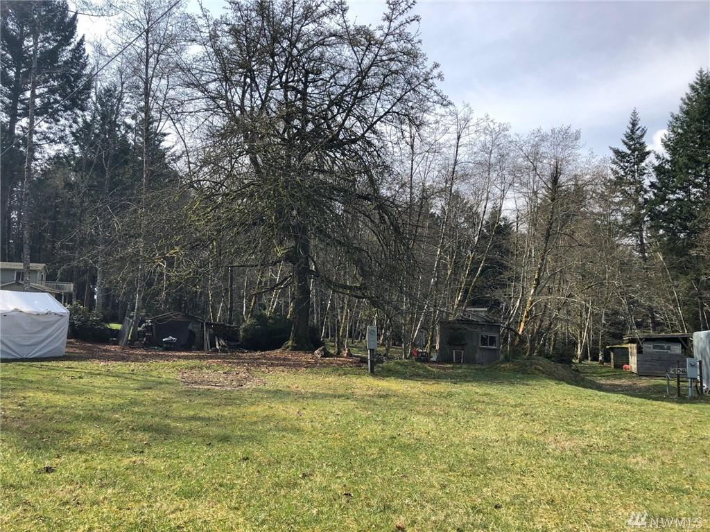 404 Yew Blvd - Photo 1