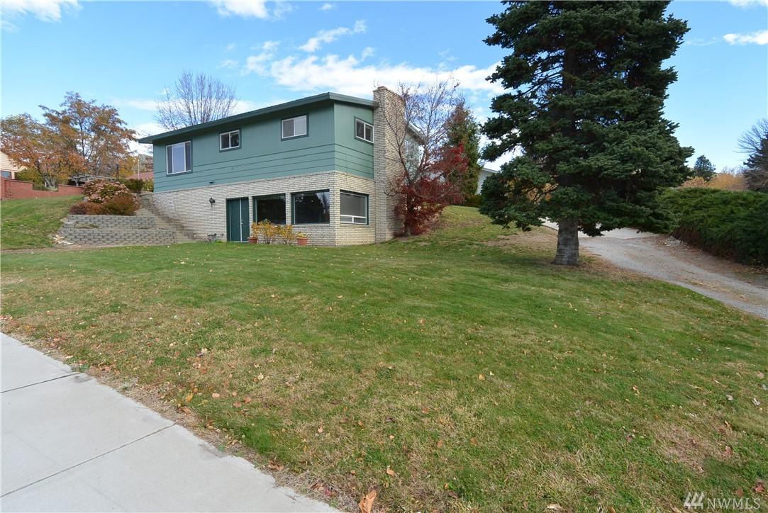 405 Chelan Ave - Photo 1
