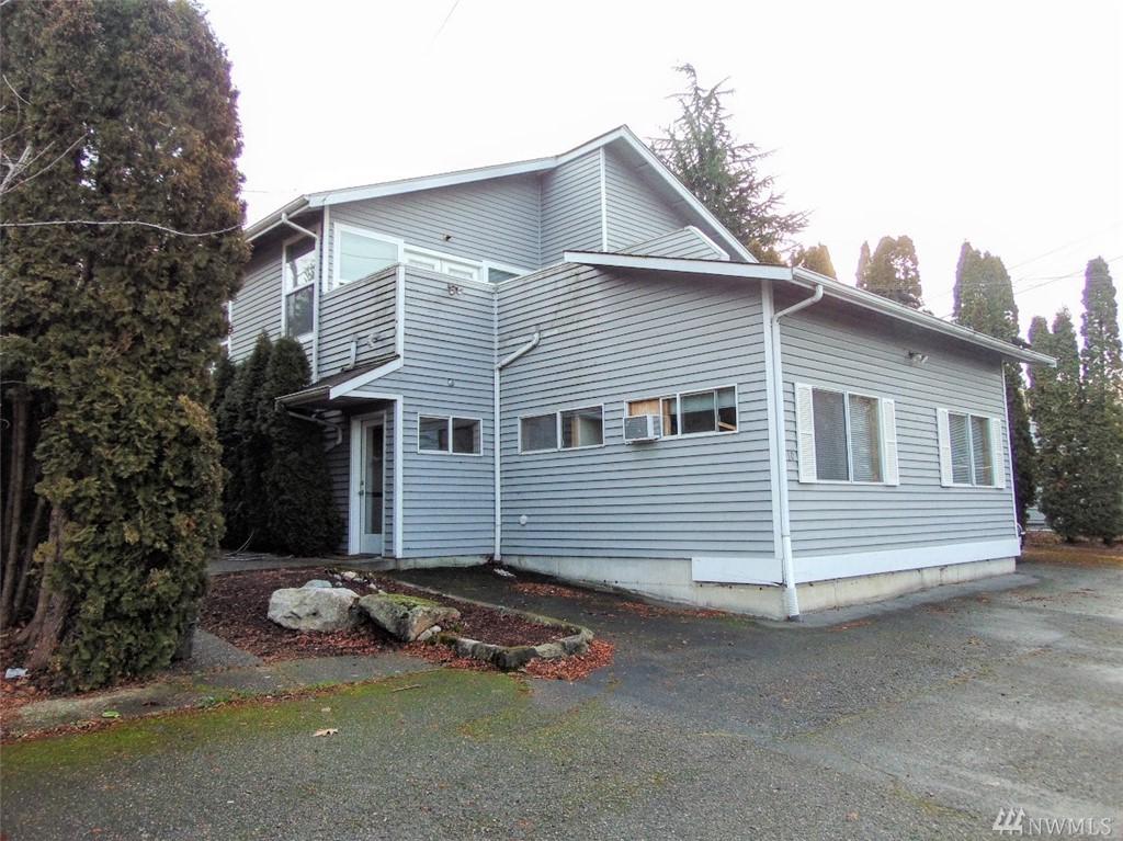 910 6th St - Photo 1