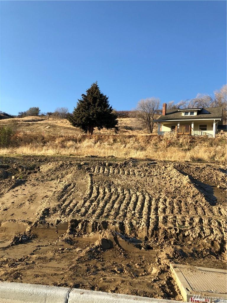 1018 Spring Mountain Dr - Photo 1