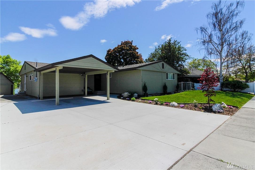 1133 Lakeside Dr - Photo 1